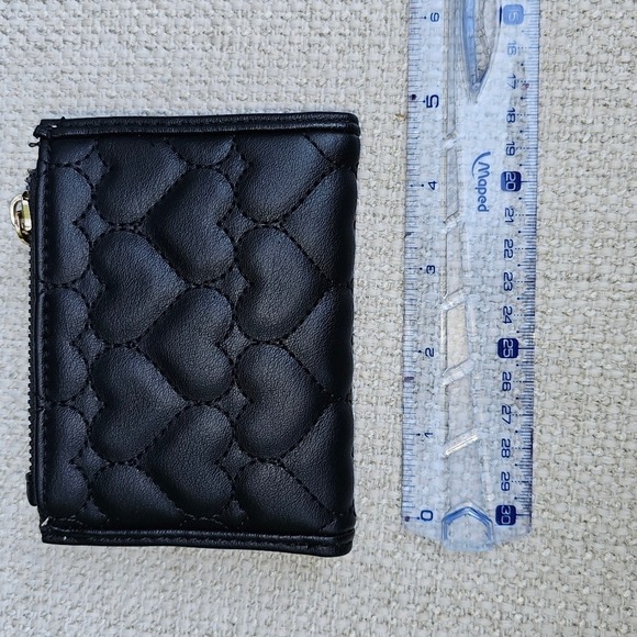 Juicy Couture Vegan Quilted Heart Bifold Wallet with removeable card case - Picture 5 of 15